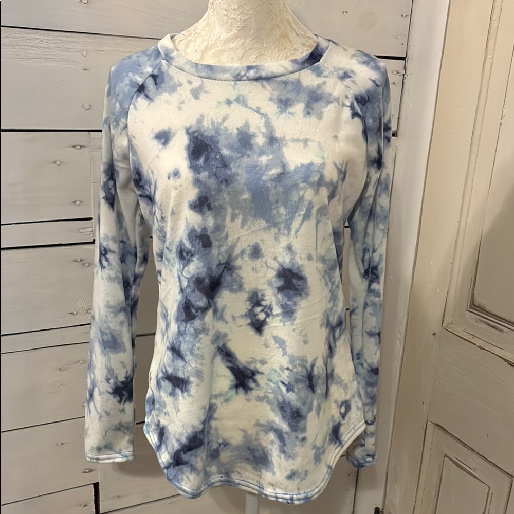 Womens Size Medium Blue Tie-Dye Cozy Top Long Sleeve
